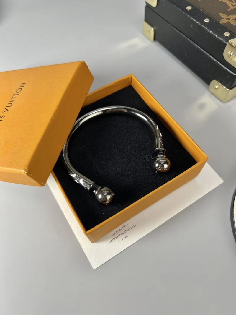 Refined Louis Vuitton Bracelets 250203