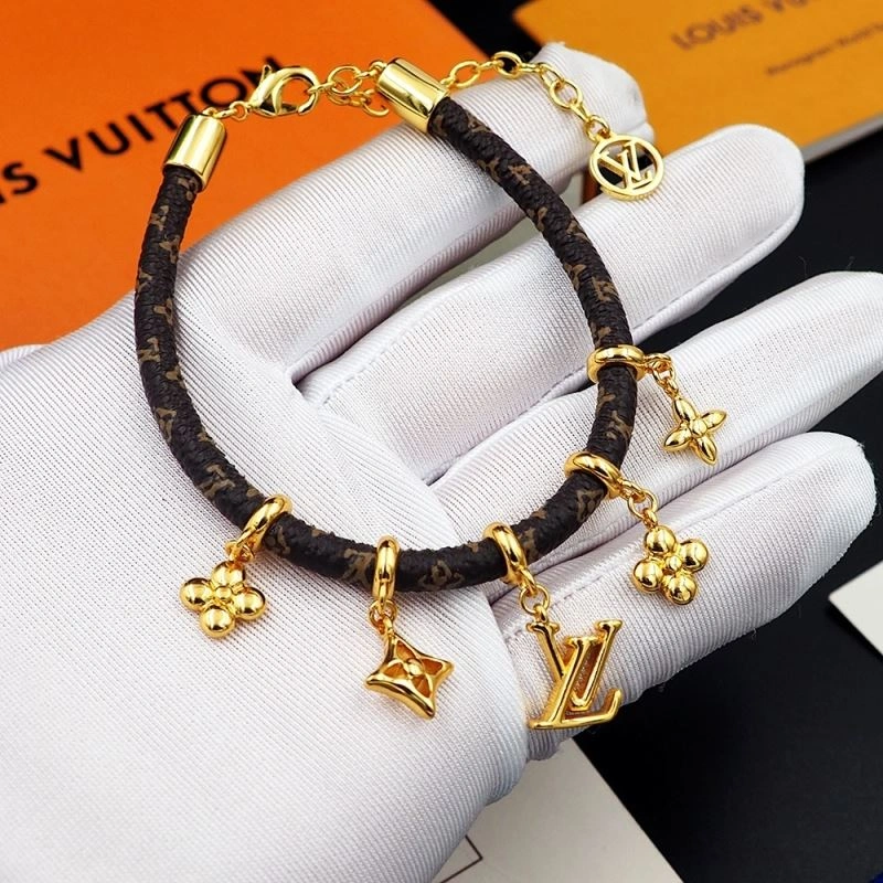 Stylish Louis Vuitton Bracelets 250228
