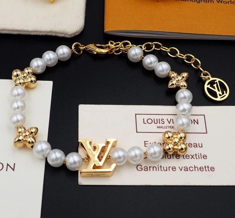 MoistureWicking Louis Vuitton Bracelets 250226