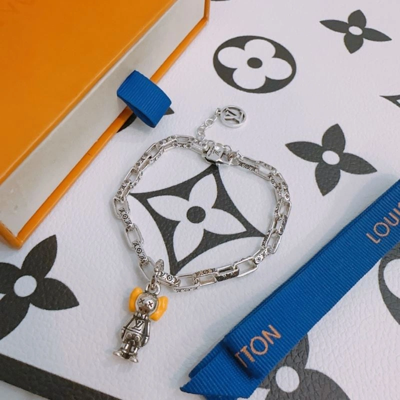 Louis Vuitton Bracelets Sleek 250217