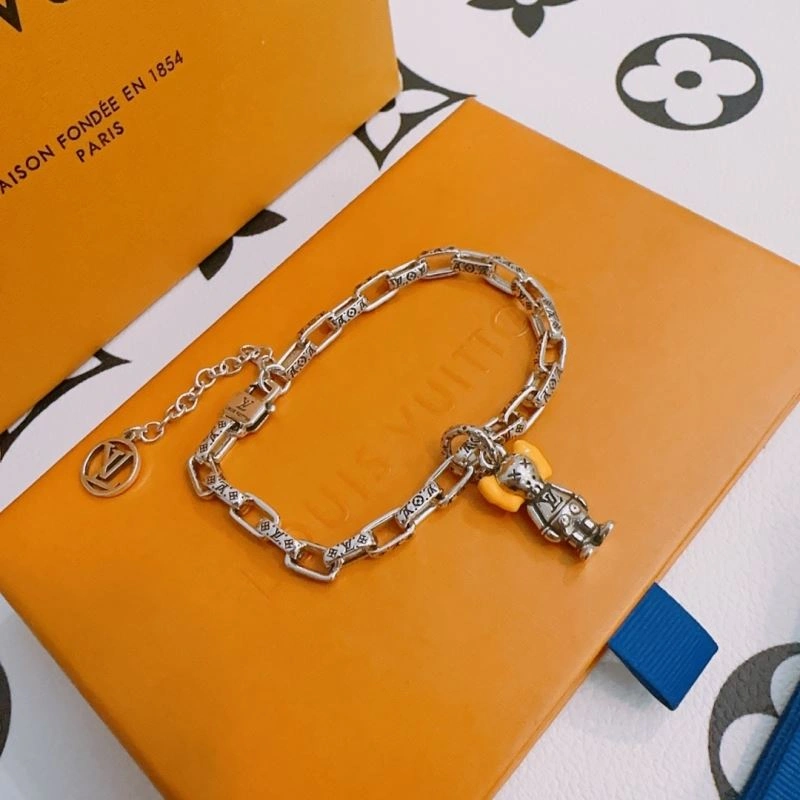 Louis Vuitton Bracelets Sleek 250217