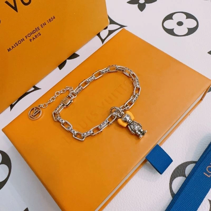 Louis Vuitton Bracelets Sleek 250217