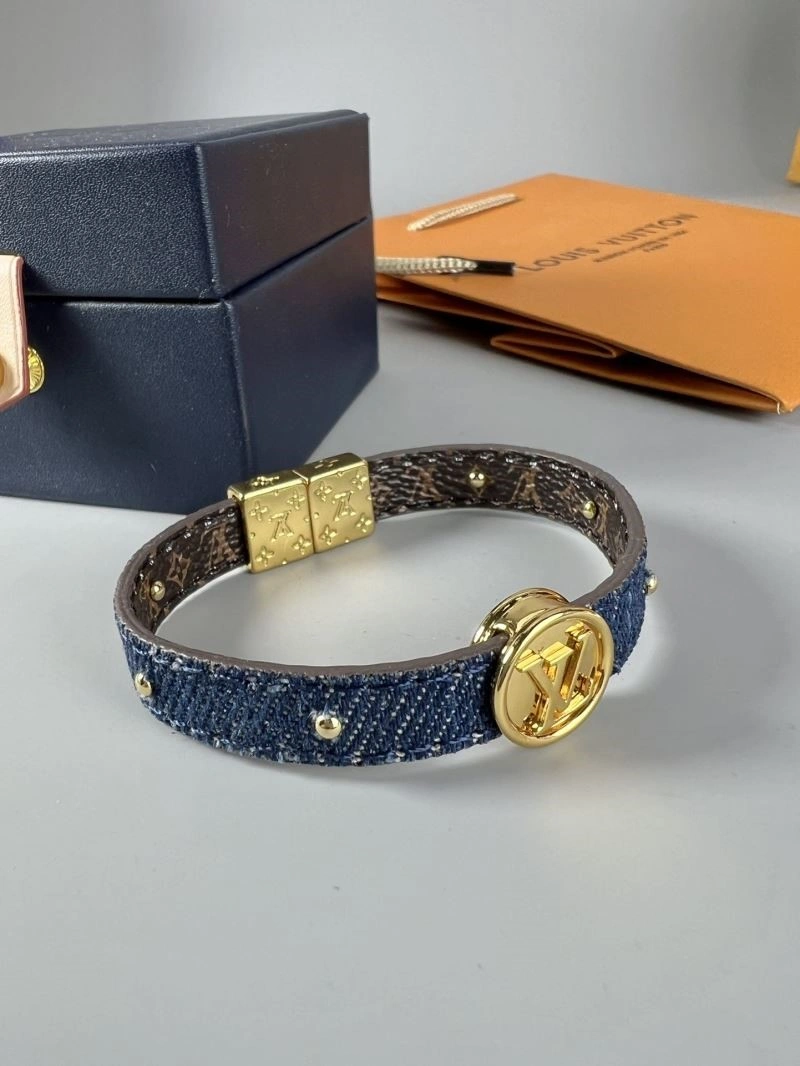 EyeCatching Louis Vuitton Bracelets 249955