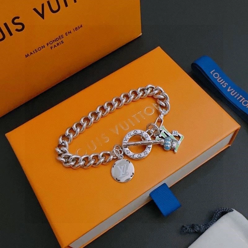 Comfortable Louis Vuitton Bracelets 249977