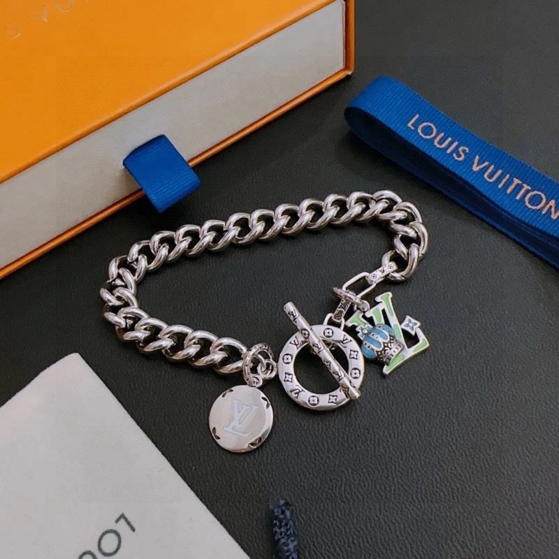 Comfortable Louis Vuitton Bracelets 249977