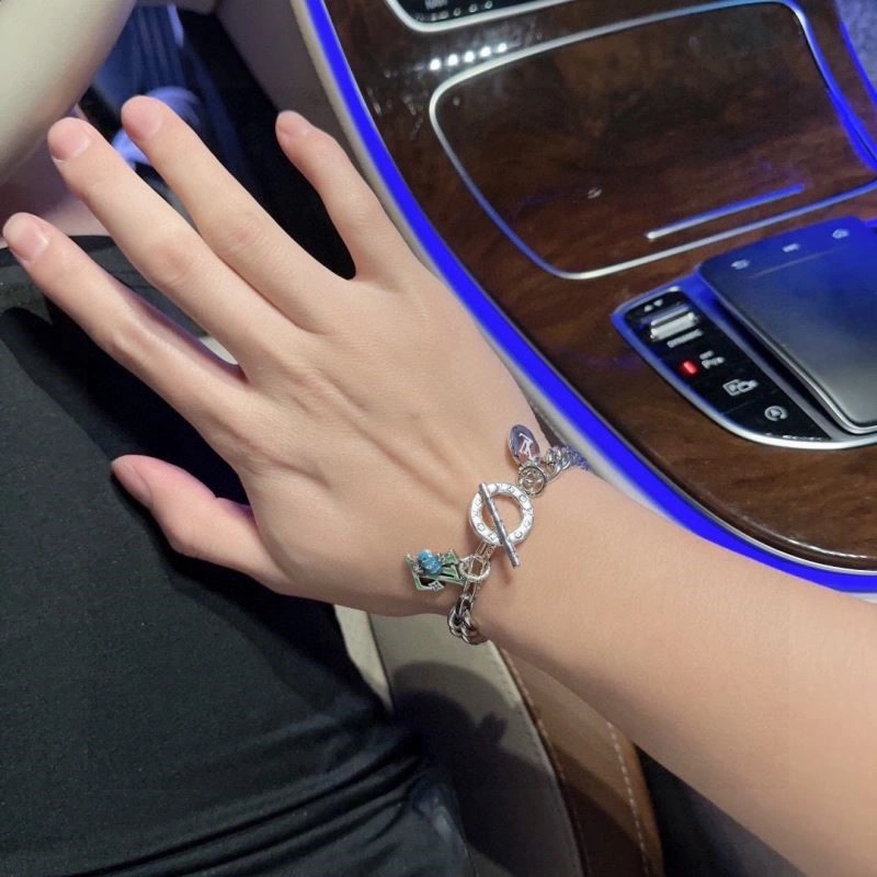 Comfortable Louis Vuitton Bracelets 249977