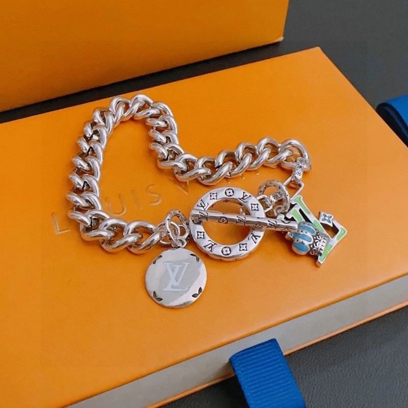 Comfortable Louis Vuitton Bracelets 249977