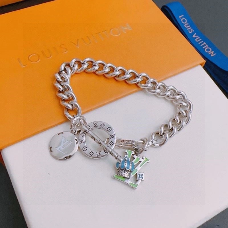 Comfortable Louis Vuitton Bracelets 249977