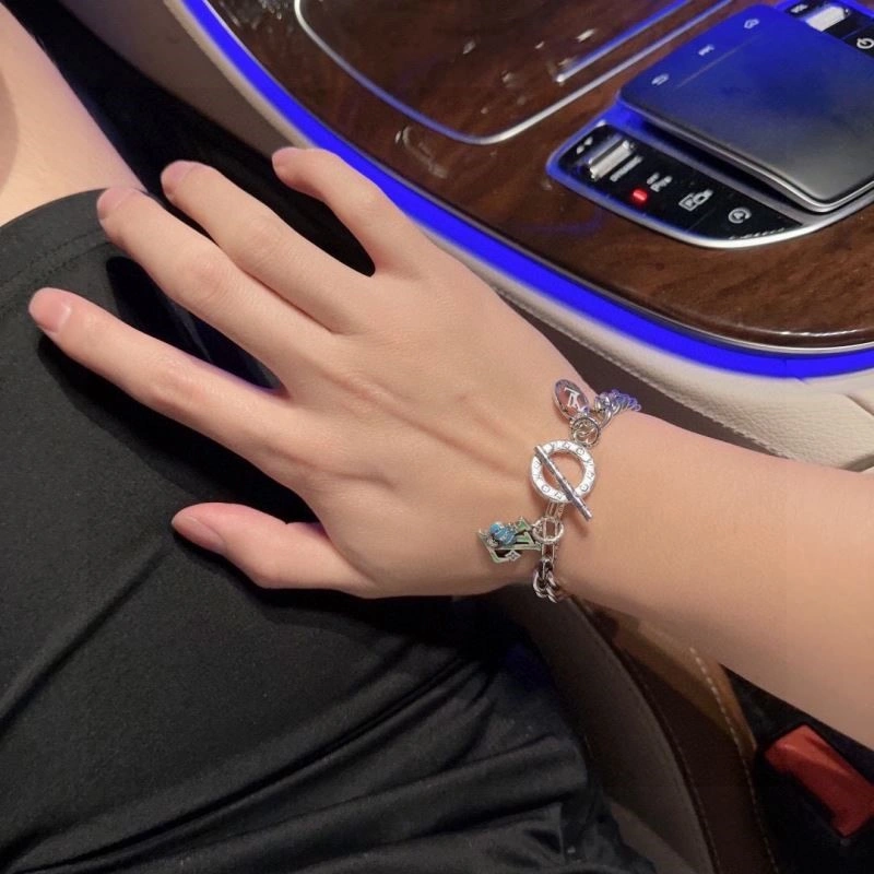 Comfortable Louis Vuitton Bracelets 249977