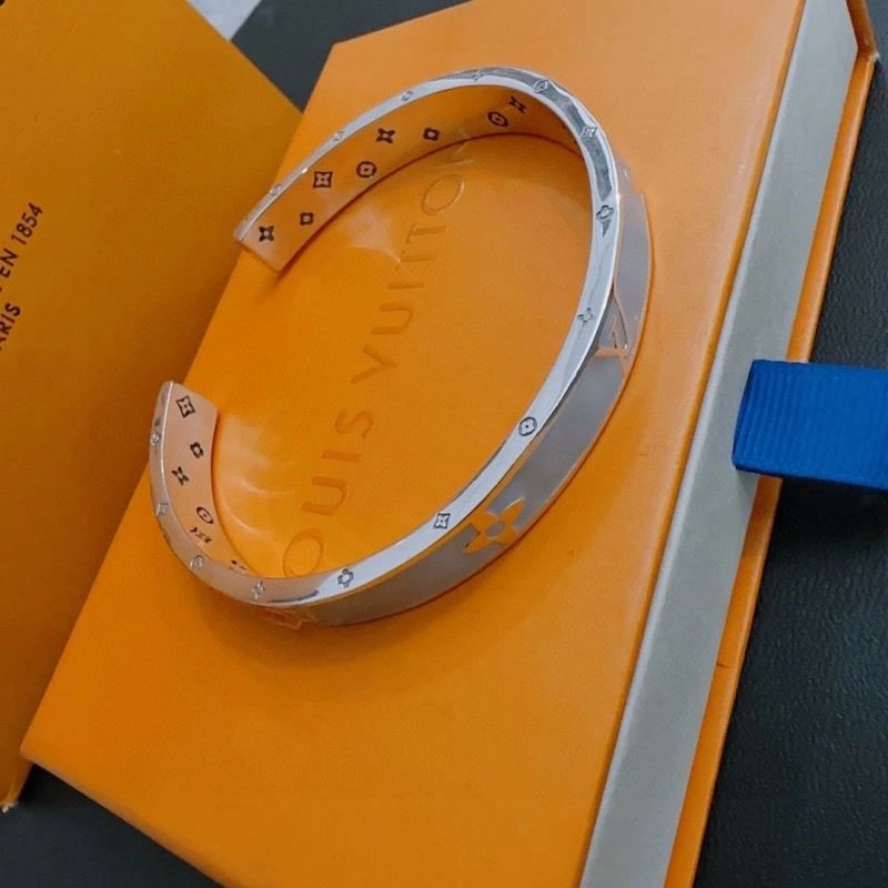 Breathable Louis Vuitton Bracelets 249957