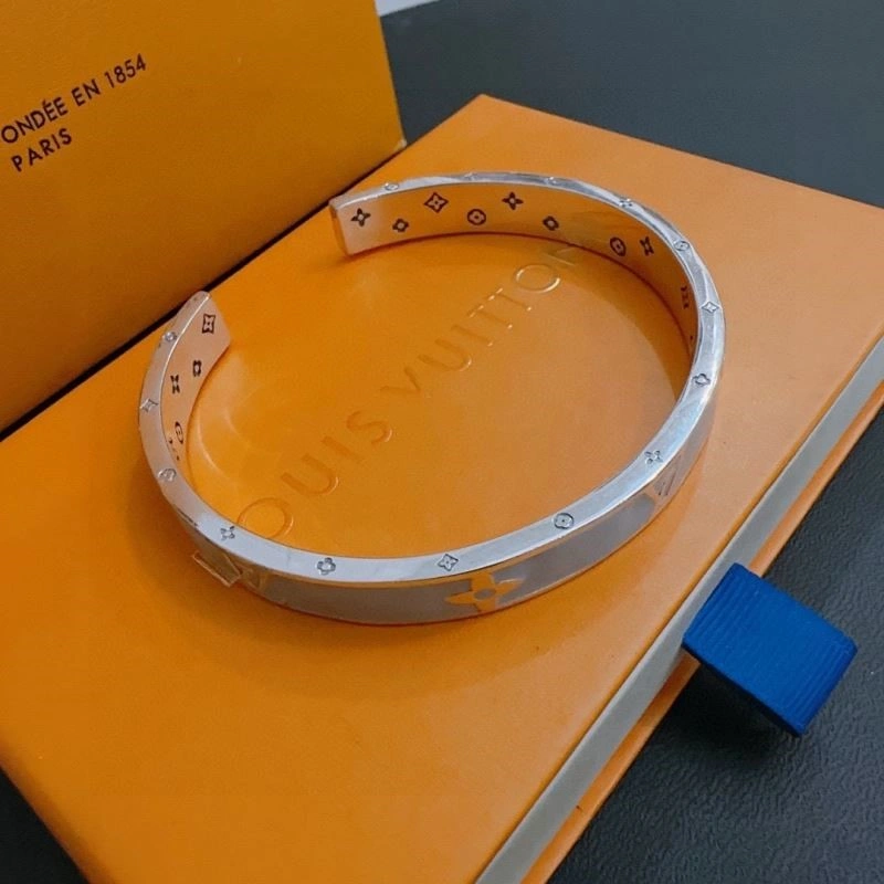 Breathable Louis Vuitton Bracelets 249957