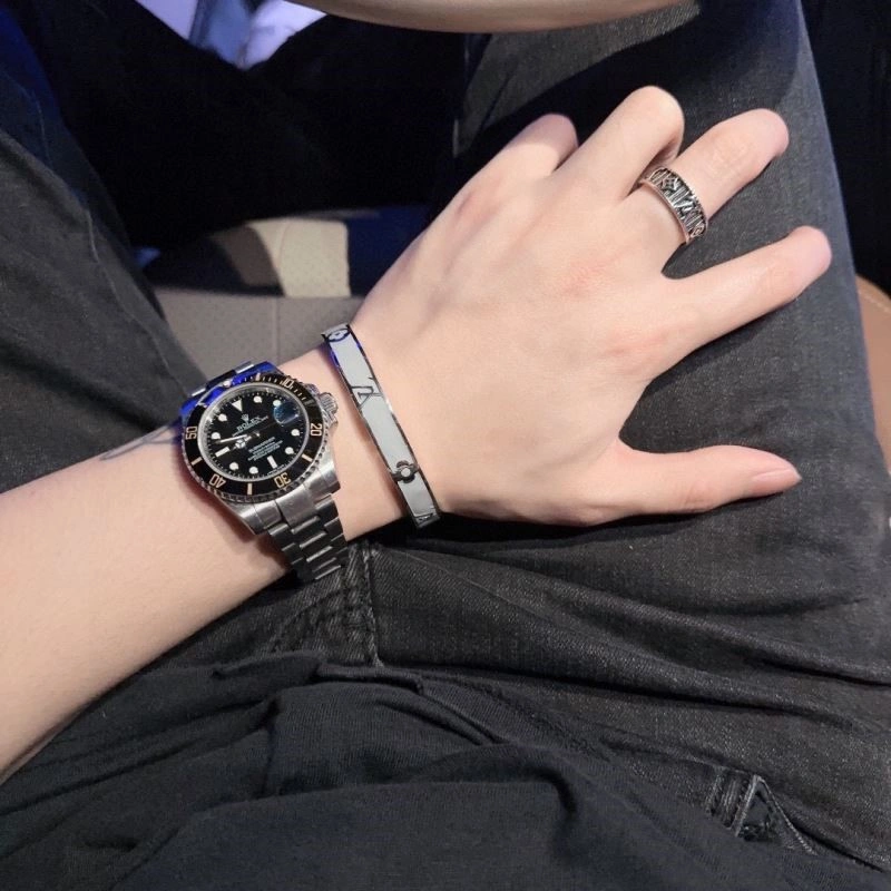 Breathable Louis Vuitton Bracelets 249957