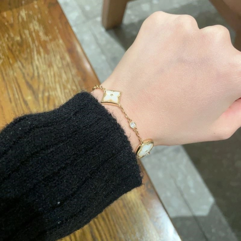 EyeCatching Louis Vuitton Bracelets 249972