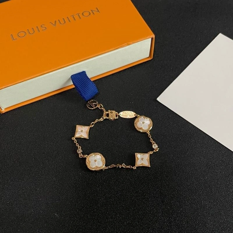 EyeCatching Louis Vuitton Bracelets 249972