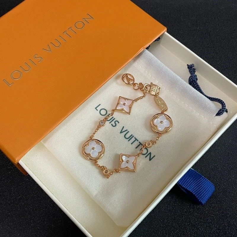EyeCatching Louis Vuitton Bracelets 249972