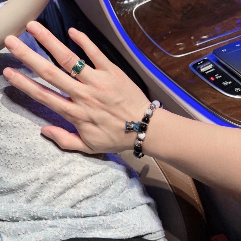 Vibrant Louis Vuitton Bracelets 249954