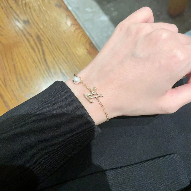 Lightweight Louis Vuitton Bracelets 249929