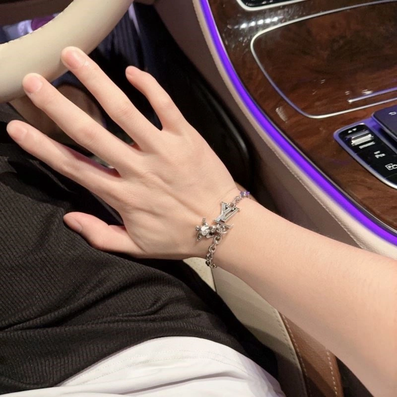 Youthful Louis Vuitton Bracelets 249927