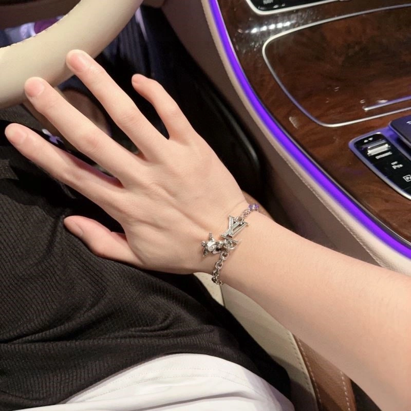 Youthful Louis Vuitton Bracelets 249927