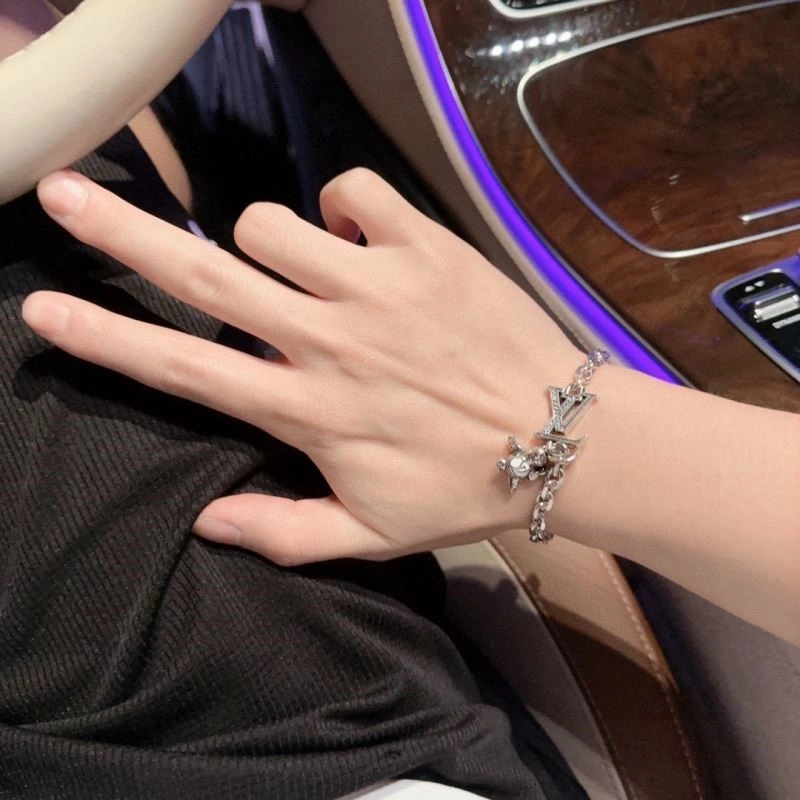 Youthful Louis Vuitton Bracelets 249927