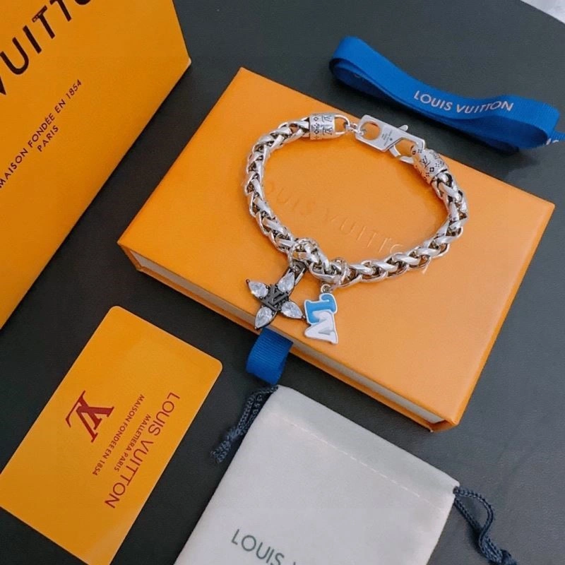 Versatile Louis Vuitton Bracelets 249933