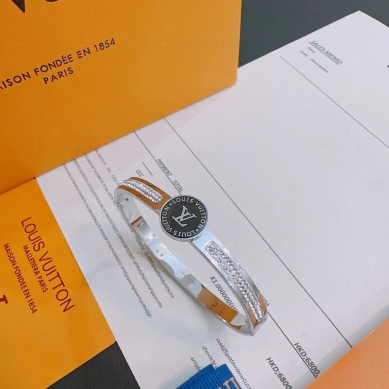 Bold Louis Vuitton Bracelets 249920
