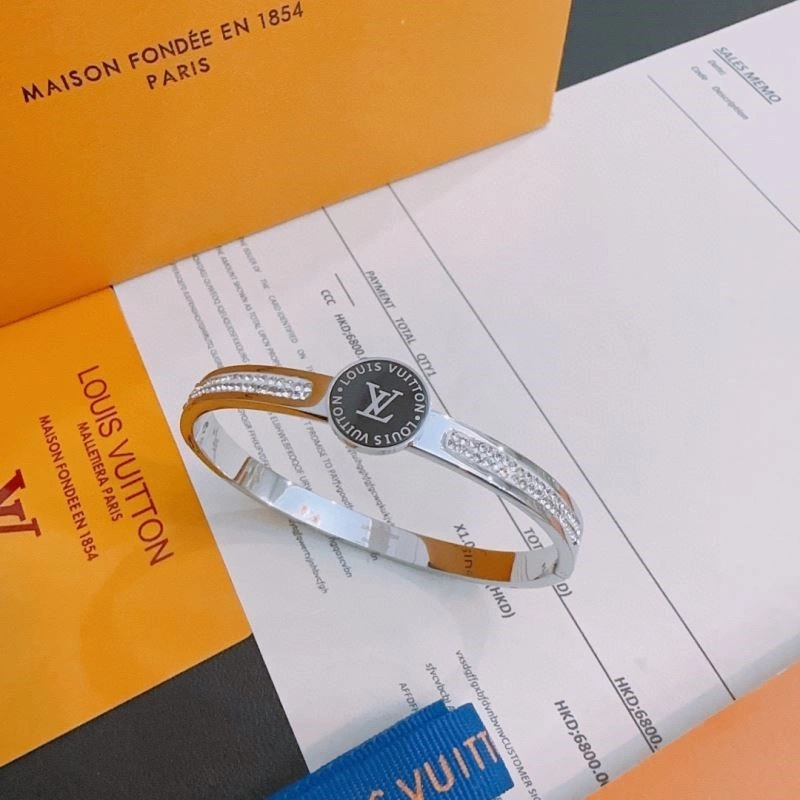 Bold Louis Vuitton Bracelets 249920