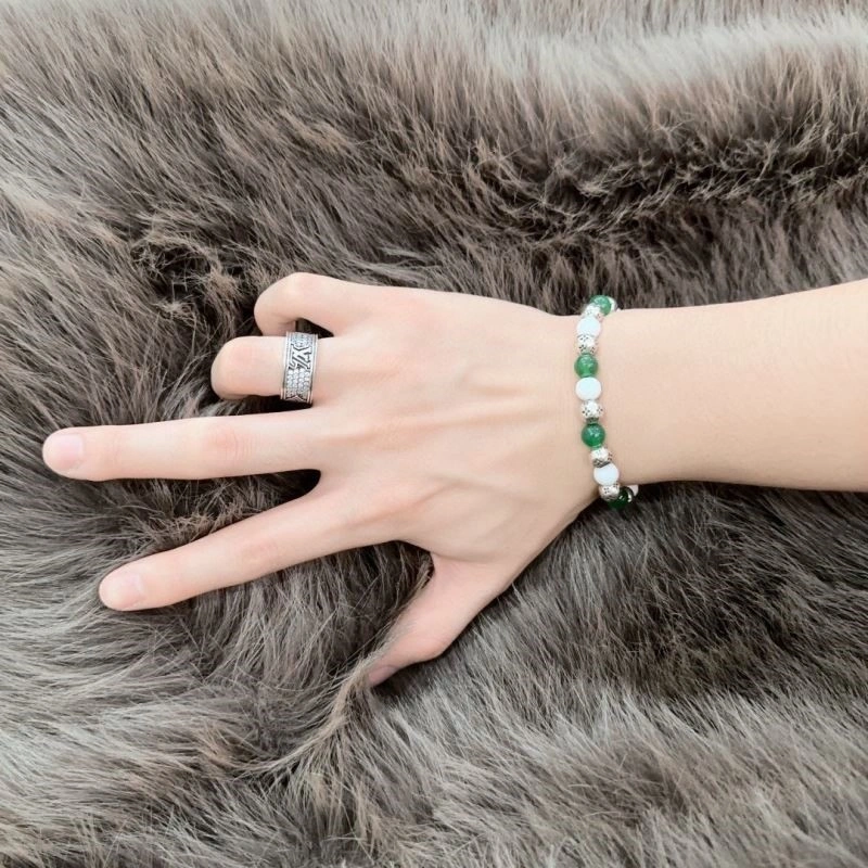 Sleek Louis Vuitton Bracelets 249928