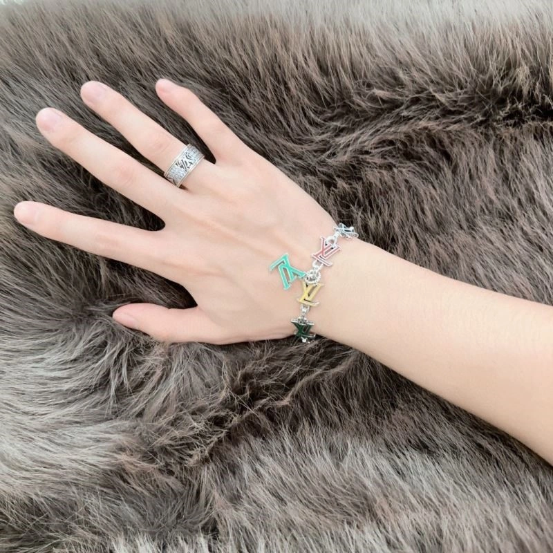 Trendy Louis Vuitton Bracelets 249946