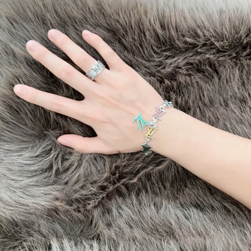 Trendy Louis Vuitton Bracelets 249946