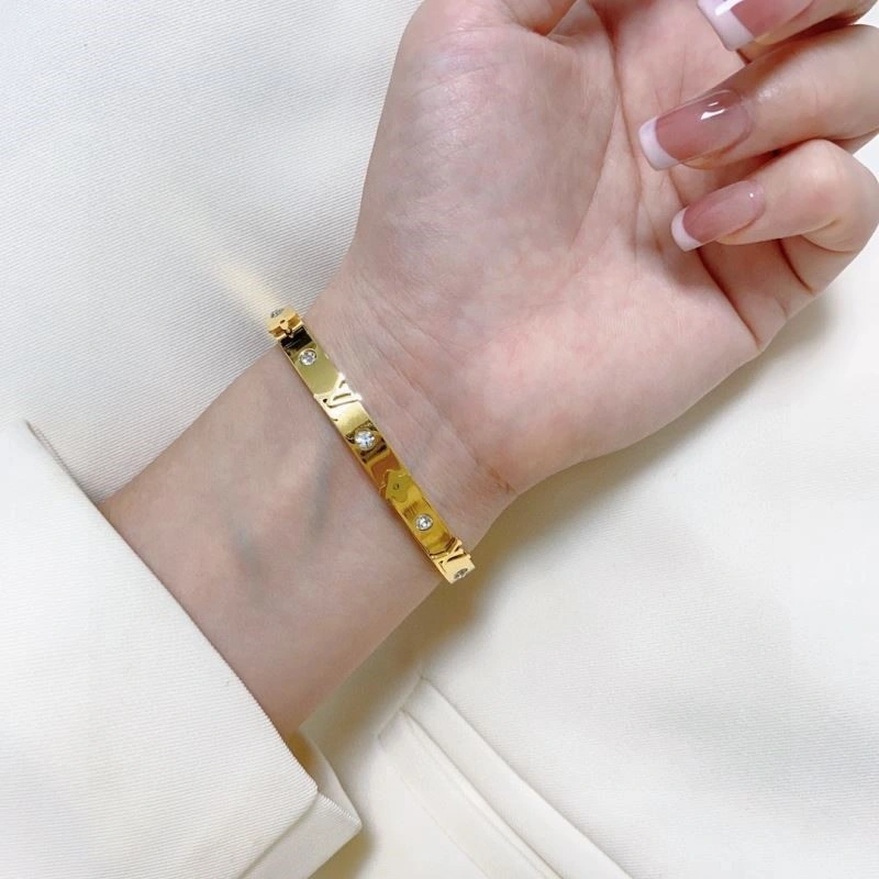 HighQuality Louis Vuitton Bracelets 249913