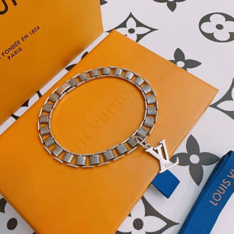 Sporty Louis Vuitton Bracelets 249907