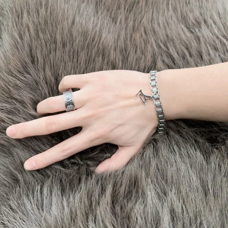 Sporty Louis Vuitton Bracelets 249907