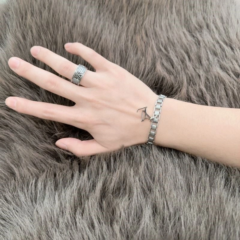 Sporty Louis Vuitton Bracelets 249907