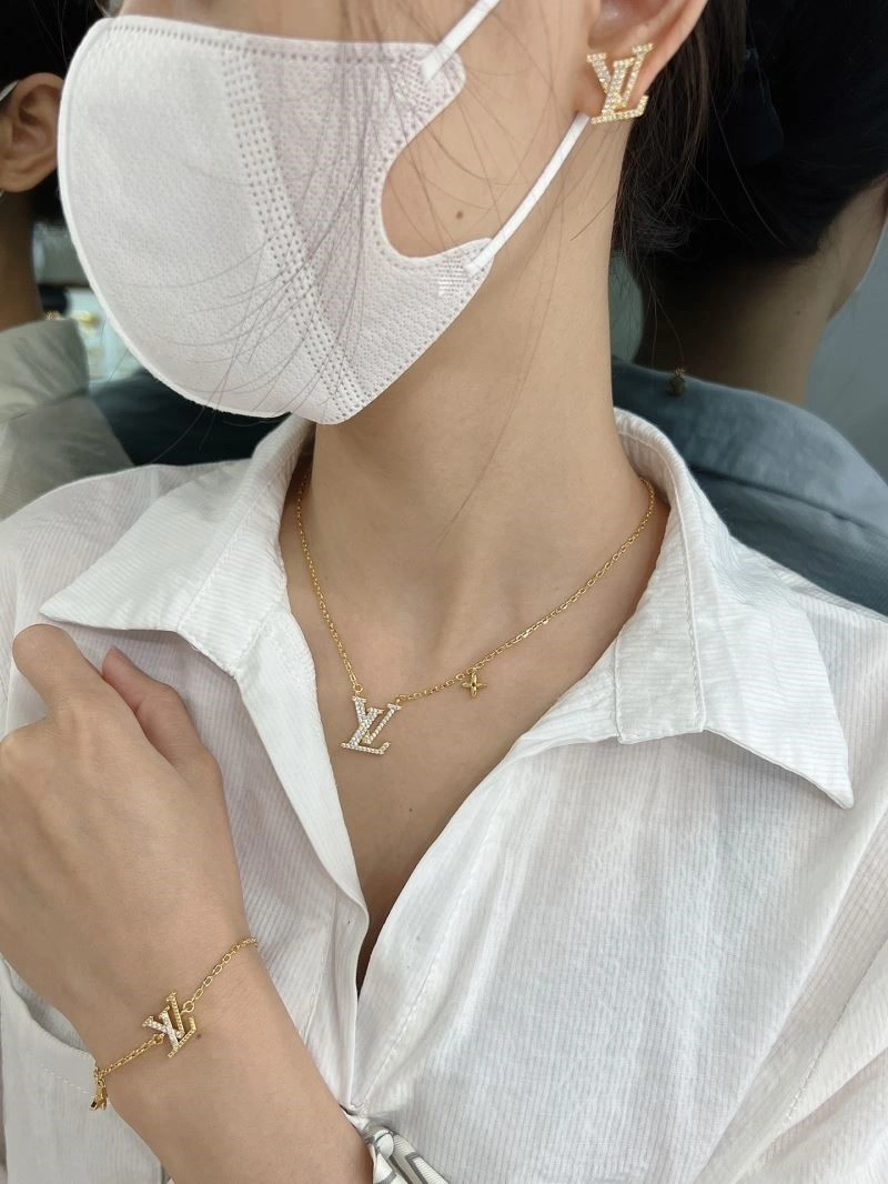 Louis Vuitton Bracelets Sleek 249898