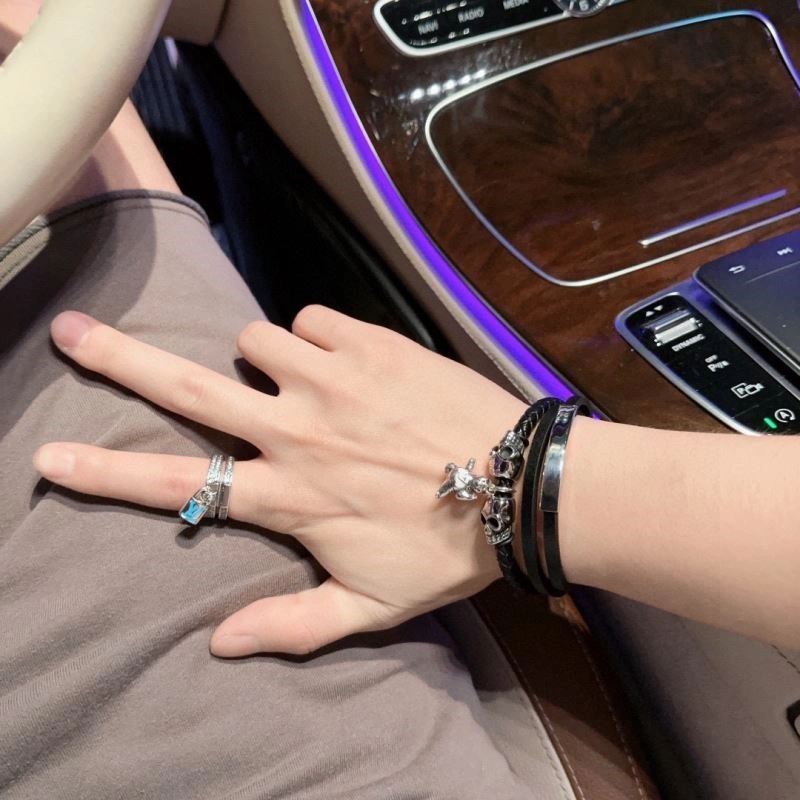 Louis Vuitton Bracelets Durable 249899