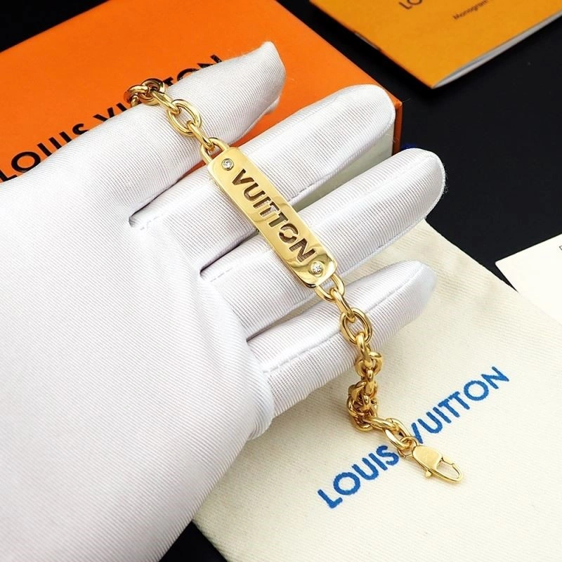 Breathable Louis Vuitton Bracelets 249878