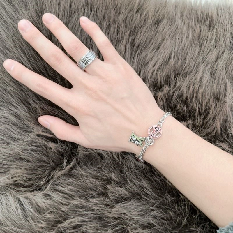 Louis Vuitton Bracelets Popular 249895