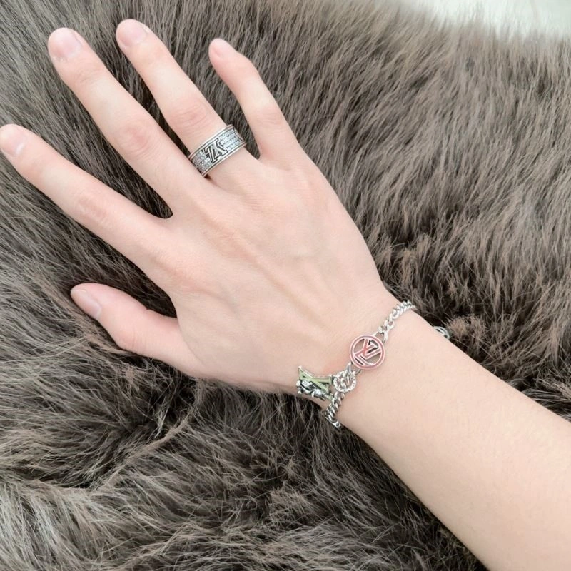 Louis Vuitton Bracelets Popular 249895