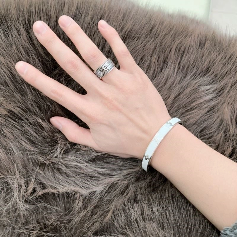 Louis Vuitton Bracelets UrbanStyle 249883