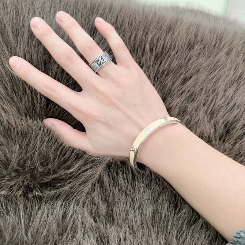 Casual Louis Vuitton Bracelets 249872