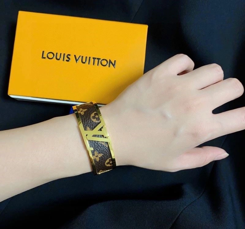 Louis Vuitton Bracelets FastDry 249861