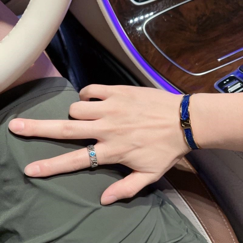 Efficient Louis Vuitton Bracelets 249859