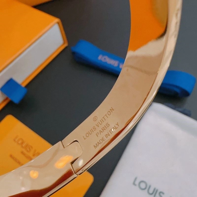 Louis Vuitton Bracelets Timeless 249866
