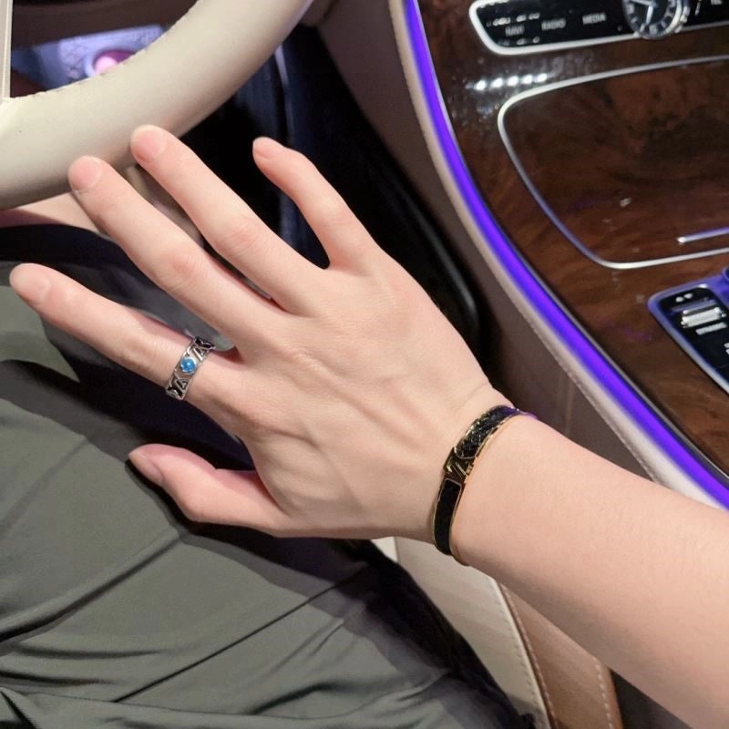 Louis Vuitton Bracelets Timeless 249866