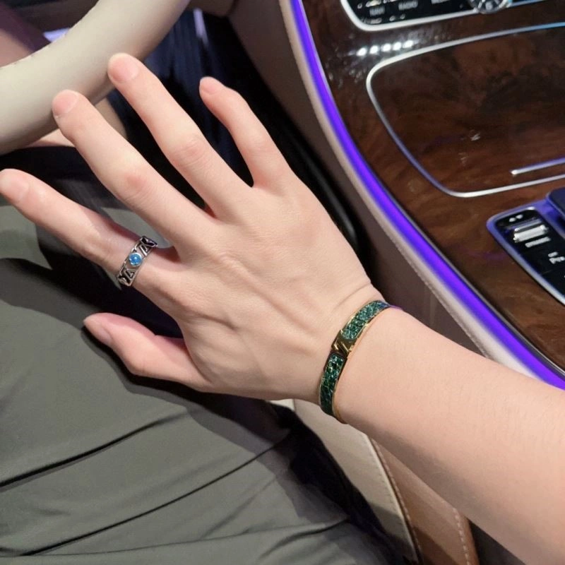Louis Vuitton Bracelets Stretchable 249860