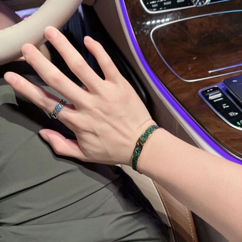 Louis Vuitton Bracelets Stretchable 249860