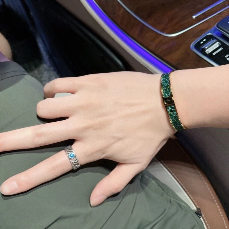 Louis Vuitton Bracelets Stretchable 249860