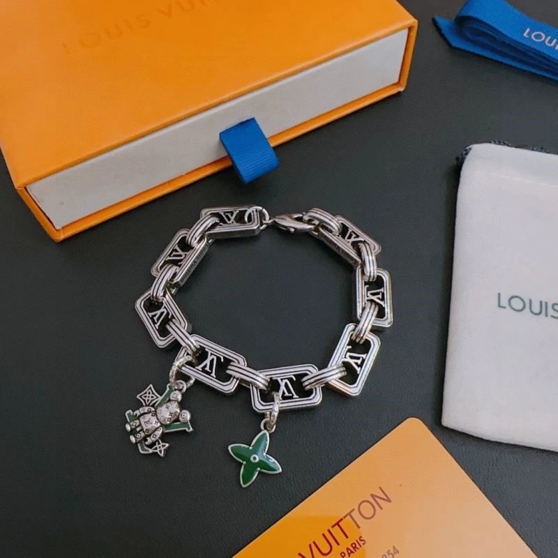 Minimalist Louis Vuitton Bracelets 249847
