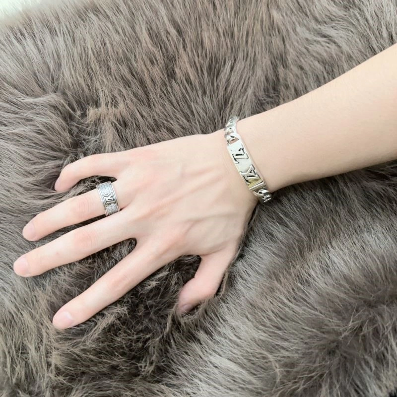 Unique Louis Vuitton Bracelets 249631